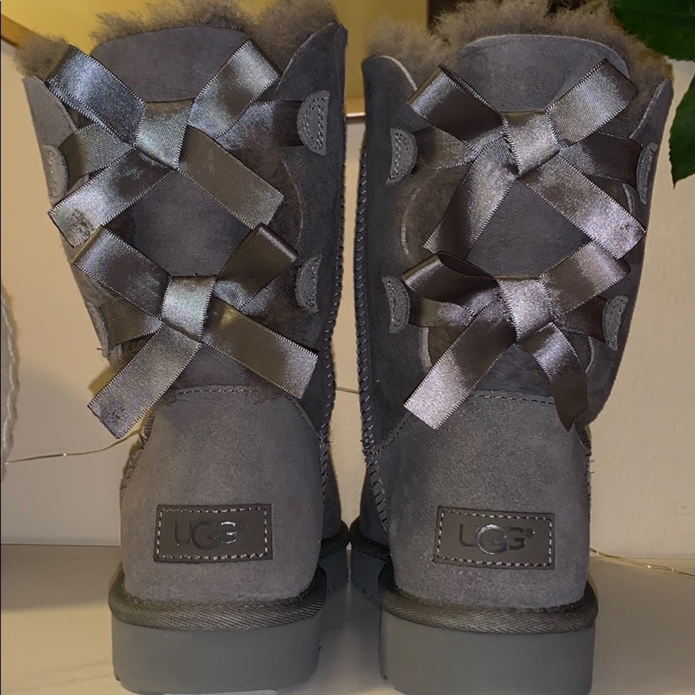 UGG BAILEY BOOT SIZE 8 NWOB